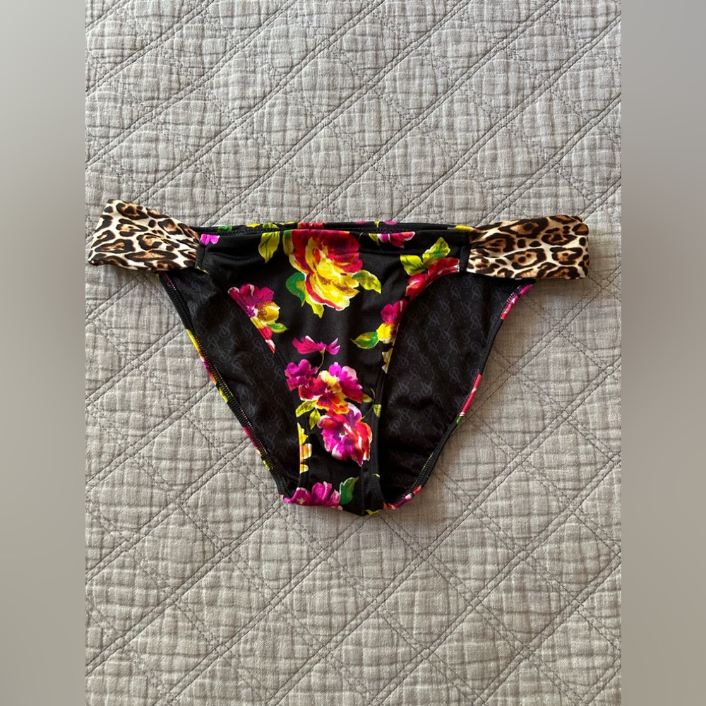 Victoria’s Secret women’s bottom swim piece
